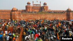 Fermierii au protestat în India împotriva reformelor din agricultură. Guvernul a restricționat accesul la internet a 50 de milioane de oameni ca urmare a protestelor.