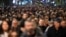 Протестующие на улицах Белграда вечером 25 декабря 2023 года. Фото: AFP