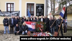 Sporna ploča bila je postavljena u Jasenovcu krajem prošle godine