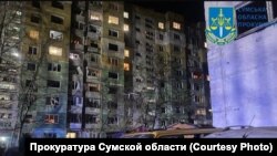 Urmările atacului aerian rusesc asupra orașului ucrainean Sumî, din nord-estul Ucrainei.