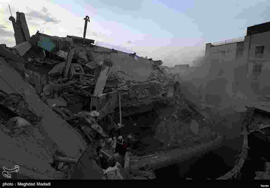 Sulmet shkaktuan dëme të mëdha në disa ndërtesa.