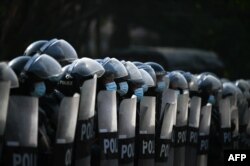 Военные в Янгоне во время протестов, 7 февраля.