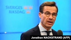Премиерът Улф Кристершон е първият, който управлява в сътрудничество с дясната популистка партия "Шведски демократи", която подкрепя кабинета