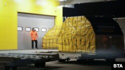 Новата пратка включва едва половината от очакваните дози. Това се дължи на промяната на производствените процеси на Pfizer и BioNTech