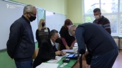 Гласање - некаде без проблеми, некаде без апарат за отисок