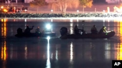 Căutările în râul Potomac au loc în condiții dificile, cu apa la o temperatură apropiată de cea de îngheț.