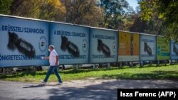 Kormányzati kampányplakátok 2022. októberében