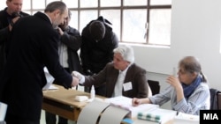 Коце Трајановски гласа на локалните избори 2013.