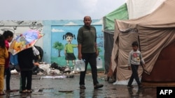 Palesztin menekültek a Gázai övezet déli részén. Fotó: Said Khatib / AFP