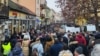 Câteva mii de persoane protestează în Zrenjanin, Serbia, în cadrul unui eveniment organizat de studenți pentru a cere socoteală în cazul prăbușirii mortale a unui acoperiș de la gara din Novi Sad.