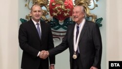 Кирил Маричков при президента Румен Радев, който му връчи орден "Стара планина" първа степен