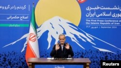 ირანის პრეზიდენტი მასუდ ფეზეშქიანი პრესკონფერენციას მართავს თეირანში. 2024 წლის 16 სექტემბერი 