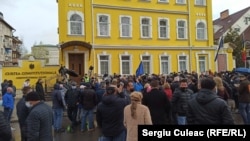 Susținători ai PAS și PPDA protestând la Curtea Constituțională împotriva demiterii judecătoarei Domnica Manole, 23 aprilie 2021