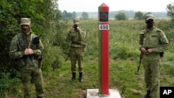 Grăniceri belaruși la frontiera dintre Polonia și Belarus, pe 31 august.