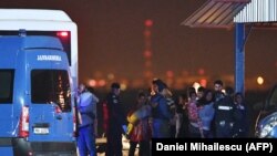 Gestionarea migranților care ar ajunge ilegal în Austria prin România e tema invocată de oficialii austrieci pentru refuzul aderării României la Schengen. Comisia Europeană continuă lobby-ul pentru un răspuns afirmativ aderării României. 