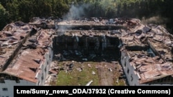 A Szumi Állami Egyetem épületei egy orosz támadás után, 2025. augusztus 18-án