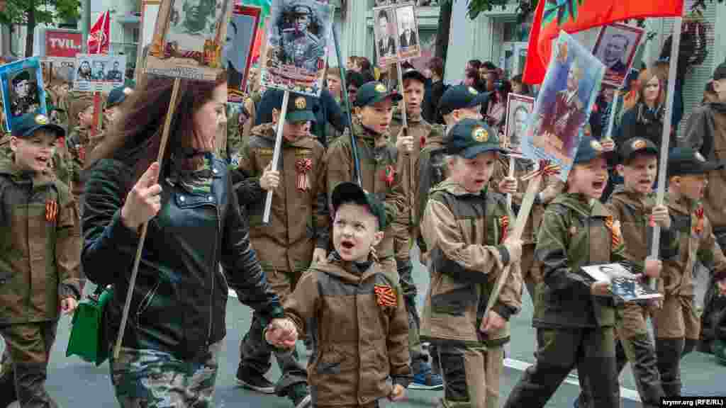 Children in Sevastopol wear the orange and black ribbon of St. George, a Russian military symbol.&nbsp;