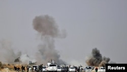 Granate koje su eksplodirale ispred kolone vozila pobunjenika u blizini Bin Javada, 29. mart 2011.