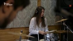 გოგო და დრამი