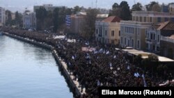 Протест против зголемениот број на луѓе во бегалските кампови во Лезбос. 