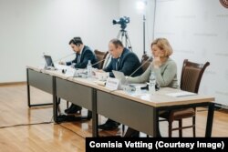 Эксперты комиссии задают вопросы судьям Апелляционной палаты Центра.