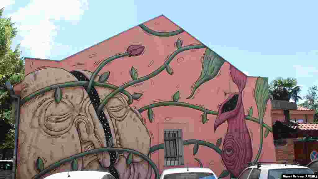 Mural na zgradi Nansen dijalog centra u Ulici Alekse Šantića u Mostaru, autor Luca Ledda iz Italije, nastao 2019. godine.