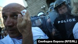 Сред протестиращите има пострадали