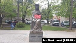 Sa protesta podrške opozicionoj političarki Mariniki Tepić koja je dala iskaz policiji povodom navoda da je jedan od lidera vladajuće koalicije Dragan Marković Palma podvodio maloletnice, Jagodina, 26. april 2021.