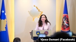 Presidentja e Kosovës, Vjosa Osmani në konferencën për media më 9 shtator. 