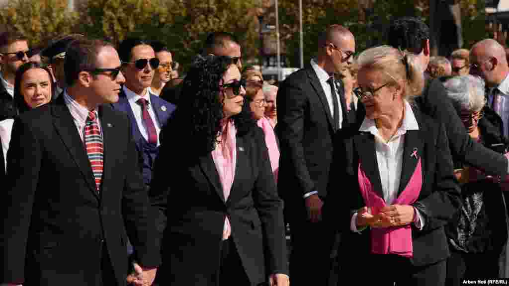 Šetnju je organizovao je Centar za borbu protiv raka dojke Jeta-Vita pod pokroviteljstvom predsednice Kosova Vjose Osmani.