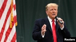 Candidatul republican la președinția SUA și fostul președinte american Donald Trump vorbește la adunarea electorală de la Horizon Event Center din Clive, Iowa, 15 ianuarie 2024. (REUTERS/Sergio Flores)