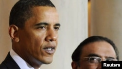 Američki predsednik Barak Obama sa svojim kolegom predsednikom Pakistana Asif Ali Zardarijem u Beloj kući u Vašingtonu, 06. maj 2009.