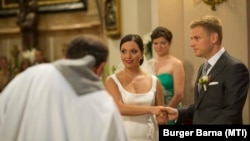 Orbán Viktor miniszterelnök lánya, Ráhel és Tiborcz István egyházi esküvője a Margit körúti ferences templomban, 2013-ban