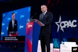 Sub presiunea istoriei, Fico s-a transformat din populist de stânga în ultraconservator. El a participat la 21 februarie la o reuniune a dreptei americane, în Maryland.