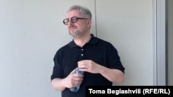 Ника Гварамия у руставской тюрьмы