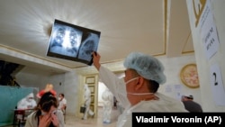 Один из временных стационаров в Бишкеке.