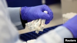 Илустрација: Ковид тестови