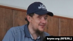 У Сизикова – полная слепота, которая входит в список препятствующих нахождению в заключении