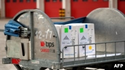 Пратка с ваксини на Pfizer пристига на летището в Сараево на 25 март. Снимката е илюстративна.