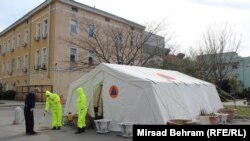 Šator za trijažu ispred bolnice u Mostaru