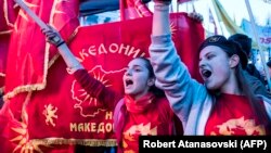 Tokom kampanje najviše se govorilo o Dogovoru sa Grčkom, te o evroatlantskim integracijama (Fotografija sa jednog od predizbornih skupova)