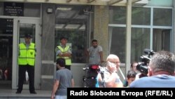 Новинарите протестираа пред Основниот суд во Скопје.