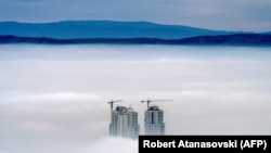 Илустрација - Скопје фотографирано од планината Водно на 15 декември 2017 година