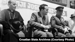 'Srbijanski liberali jesu bili za jednu vrstu ekonomske politike koja je išla na živce, recimo, ljudima iz MASPOK-a u Hrvatskoj. Bakarić, Tripalo, bili su prilično ljuti na ekonomsku politiku koja je širila ideje koje njima nisu odgovarale, zbog toga što su oni ipak bili usmjereni prema interesima vlastite republike.' (Na fotografiji Bakarić i kardinal Stepinac na proslavi Dana ustanka naroda Hrvatske, Zagreb, juli 1945.