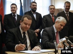 Pojedini analitičari su nekadašnje zalaganje Borisa Tadića videli kao deo dogovora između njega i Dačića o formiranju vlade Srbije