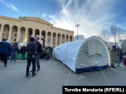 კარავი რუსთაველზე