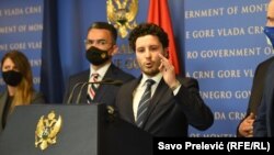 Na pitanje da li tu međunarodnu podršku ima i Radule Čović, Abazović je odgovorio da Čović ima sve sertifikate za pristup informacijama NATO-a.