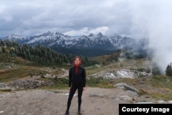 Cătălina, într-o călătorie la Seattle, statul Washington, înainte de mutarea la Los Angeles.