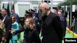 Italijanska premijerka Đorđa Meloni i albanski premijer Edi Rama tokom posjete gradilištu centra za migrante u Šenđinu, Albanija, 5. jun 2024. 