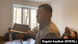 На суде по делу о гибели двух алматинцев во время Январских событий. Свидетель, военный, показывает, где располагались силовики на площади 6 января 2022 года